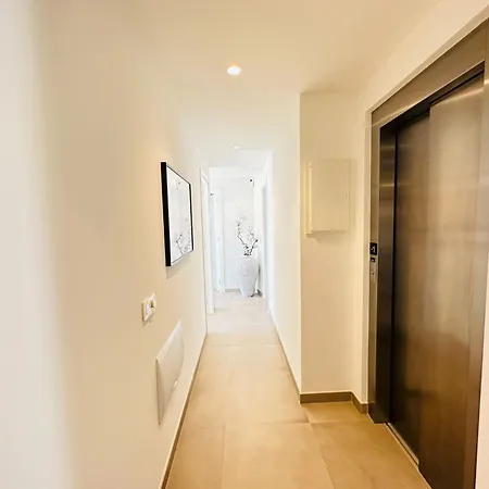 Luxury Modern Sea View Villa *